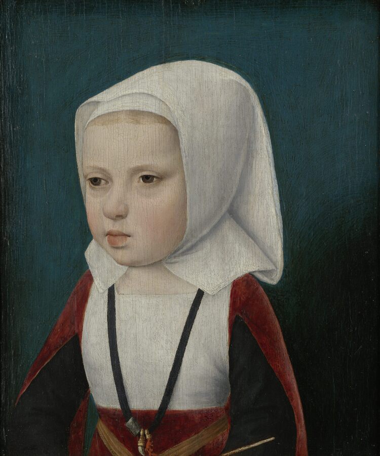 Een portret van een klein meisje met wit kapje en rode fluwelen jurk.